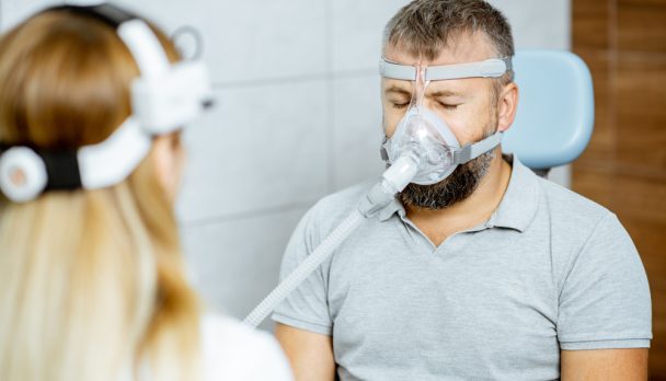 Adult,Man,During,A,Medical,Breathing,Treatment,With,Respiratory,Mask